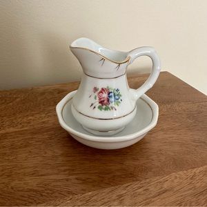 Pleasant Company American Girl Samantha Pitcher